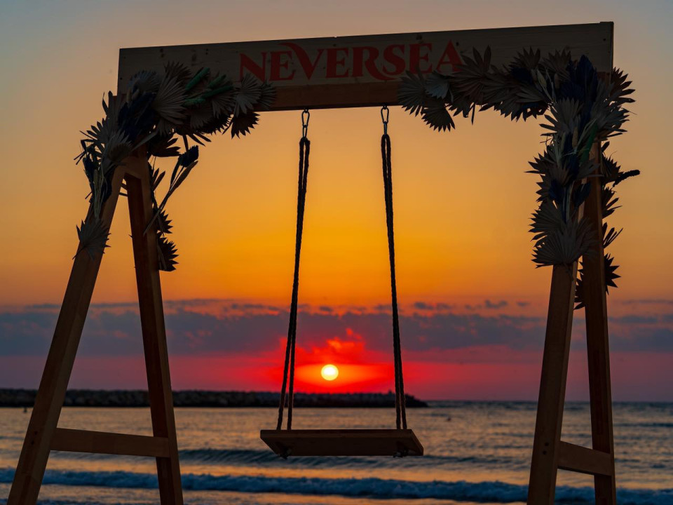 FOTO | Cum arată Neversea Beach! Evadează din cotidian și explorează o insulă de vis