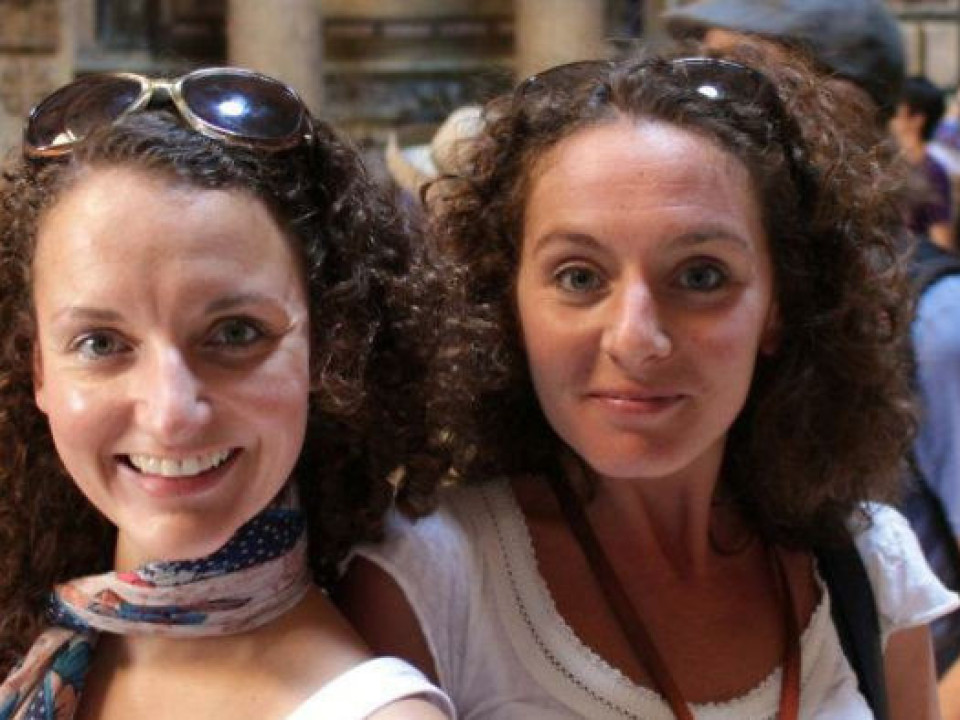 FOTO | 10 fotografii cu oameni care și-au întâlnit întâmplător dublurile. Iată poveștile lor amuzante