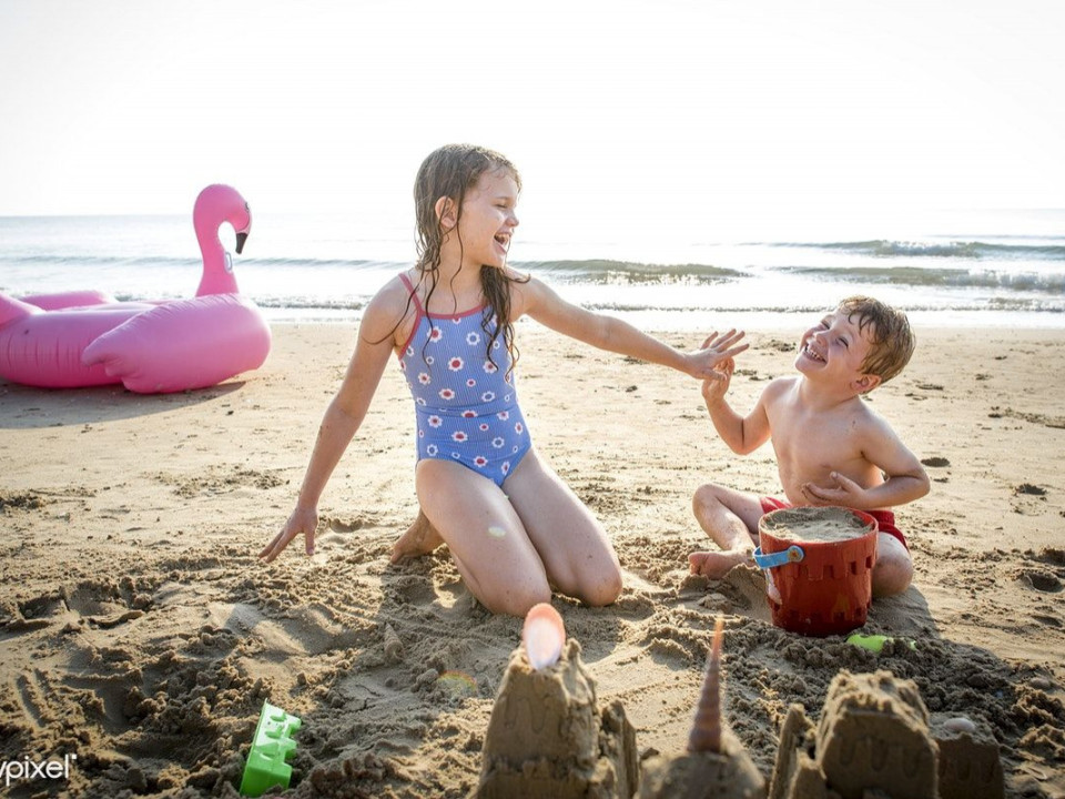 Cazare şi mese gratuite pentru copii! Campania prin care hotelierii vor să atragă turiștii pe litoralul românesc