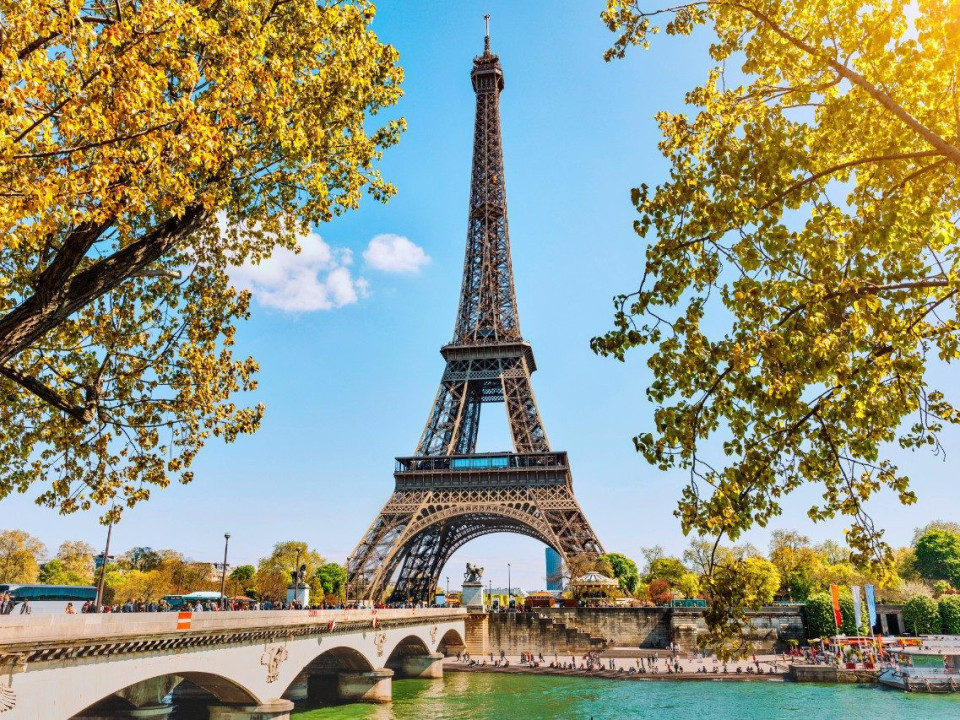 FOTO | Apartamentul secret din Turnul Eiffel. Cum arată și de ce nimeni nu l-a putut cumpăra!