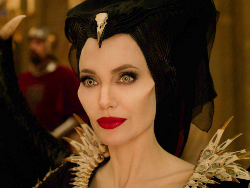 VIDEO | Angelina Jolie revine în rolul lui Maleficent. Urmărește acum trailer-ul care îți va da fiori!