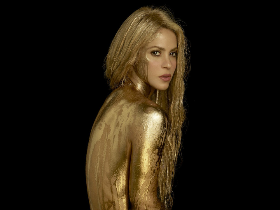 Cum se îmbracă Shakira în concerte. Cele mai tari outfituri de anul ăsta!