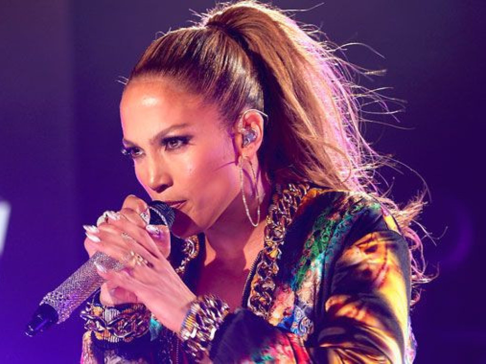 VIDEO | Jennifer Lopez i-a suprins pe clienții unui restaurant cu un concert neașteptat!