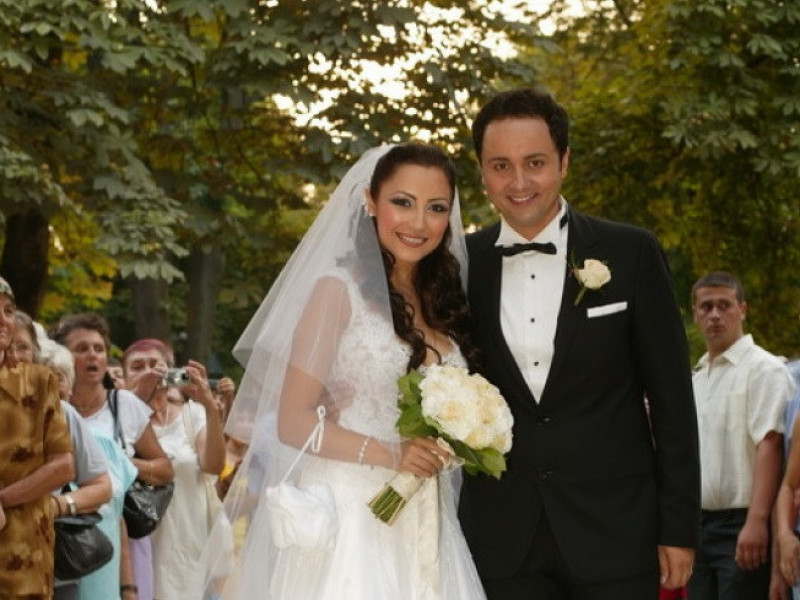 FOTO | Ce rochii de mireasă au purtat cântărețele din România, în ziua nunții