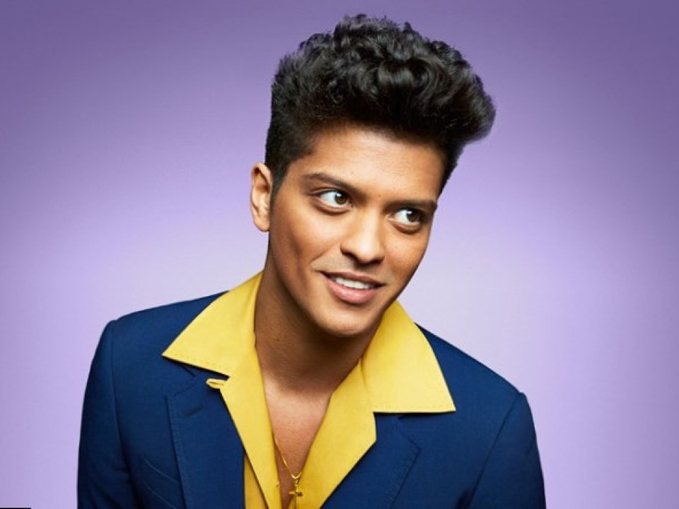VIDEO | Uite pe cine a angajat Bruno Mars să-i cânte „la mulți ani” de ziua lui!