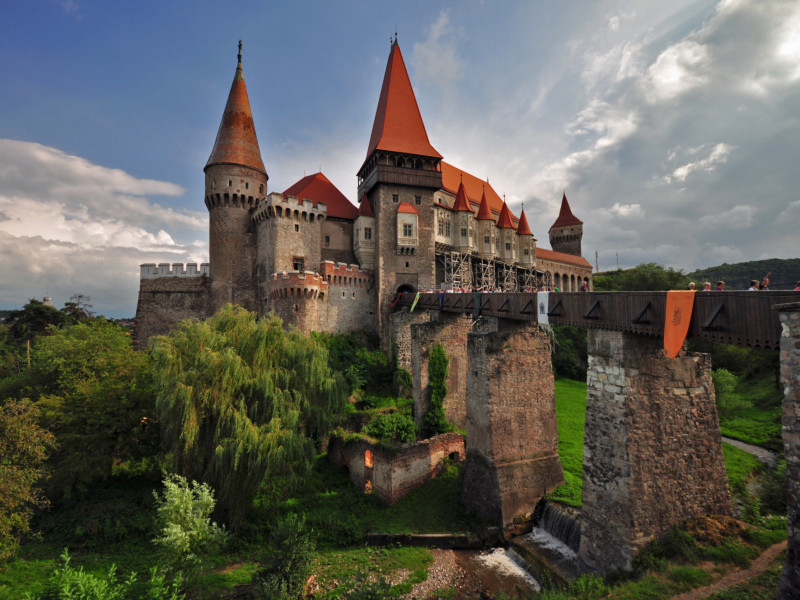 FOTO | Cele mai frumoase castele din România pe care să le vizitezi toamna aceasta