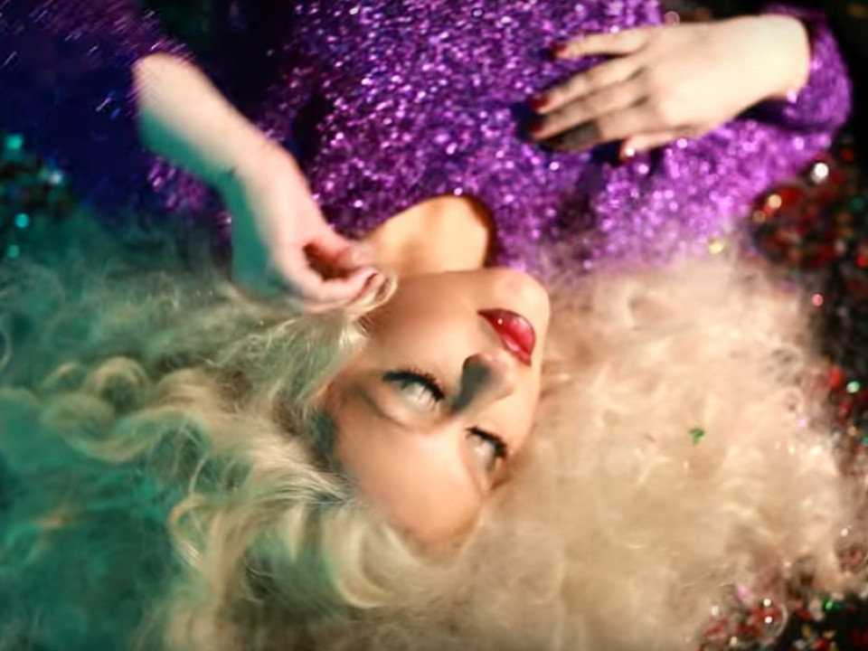 Christina Aguilera - regină disco în videoclipul „Telepathy” 