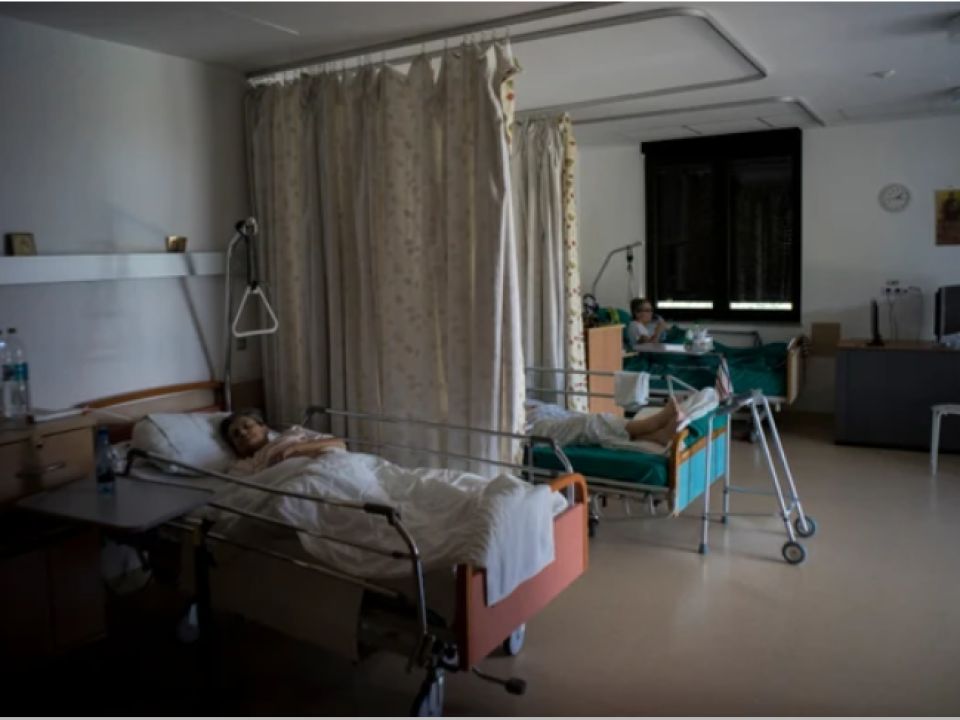 Ceilalți români pe care statul îi lasă să moară în epidemia de coronavirus