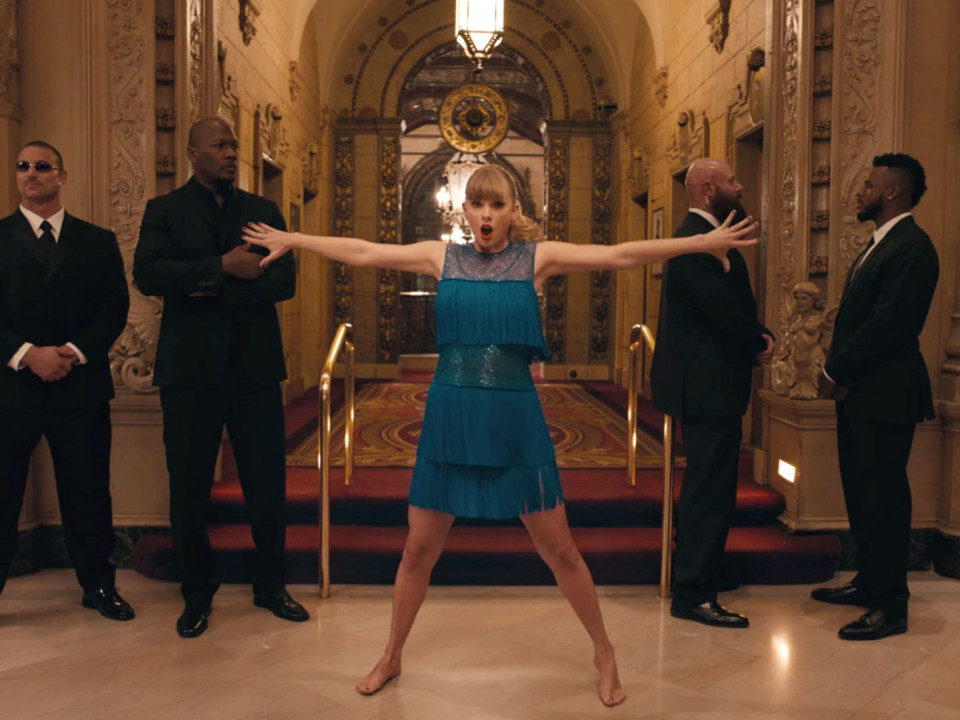 Taylor Swift o imită pe Maddie Ziegler în noul ei videoclip