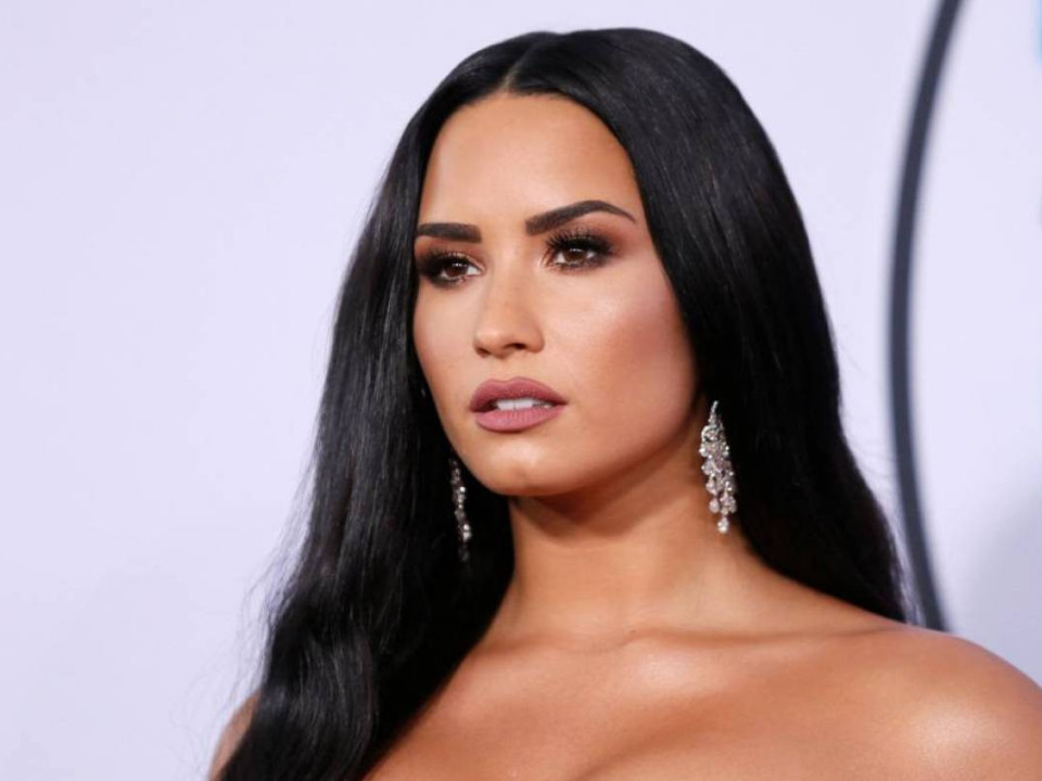 Demi Lovato va prezenta gala „E! People’s Choice Awards” 2020