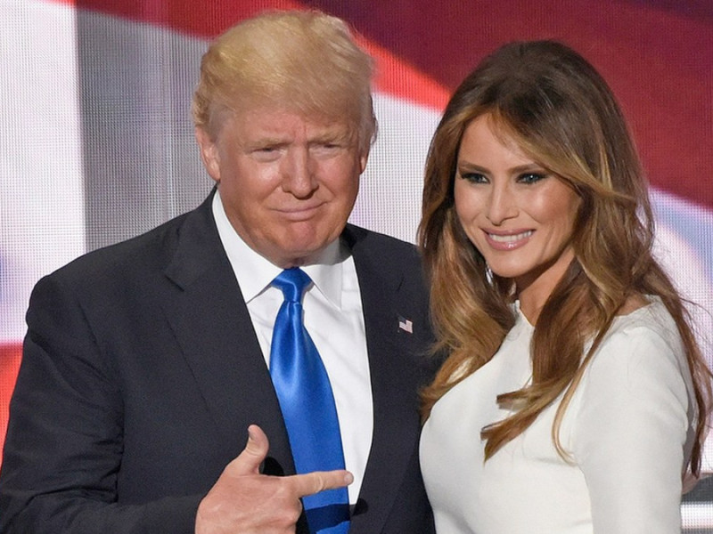 Donald Trump gafează din nou! Președintele Statelor Unite a chemat-o pe soția sa, cu un gest folosit în preajma câinilor