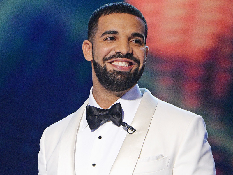 Drake, mult prea apropiat de o puștoaică de 14 ani de la Hollywood!
