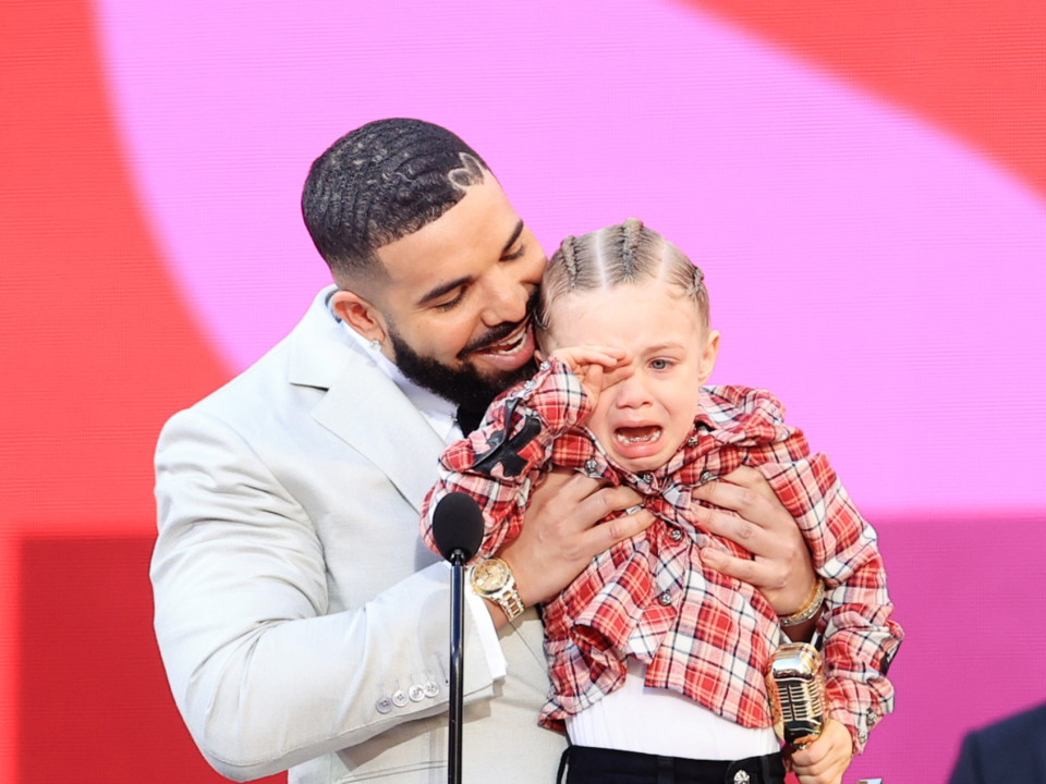 Imagini de pus în ramă! Drake și fiul său au cucerit publicul de la Billboard Music Awards