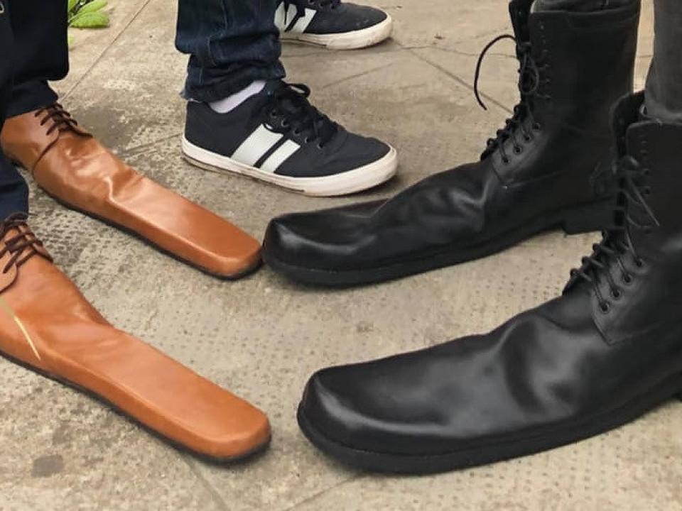 Un atelier de încălțăminte din Cluj a lansat „pantofii de distanțare socială”