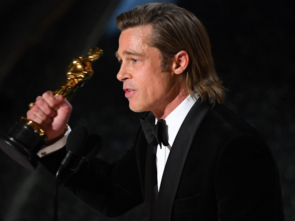 Brad Pitt, discurs emoționant pe scena Premiilor Oscar. Cui i-a dedicat actorul trofeul obținut!