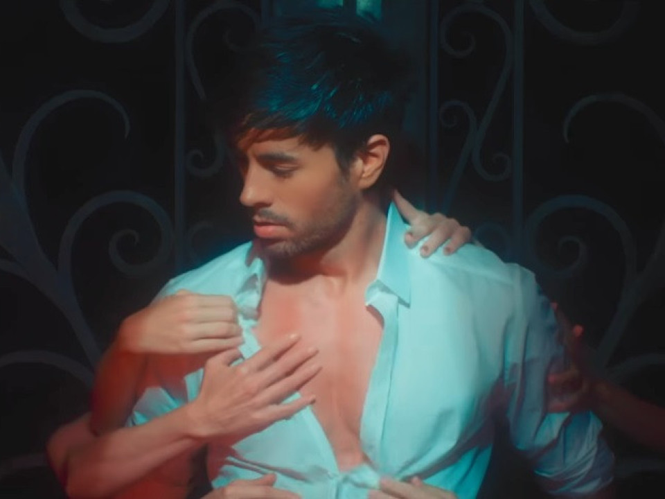 Enrique Iglesias lansează cel mai hot videoclip la început de an 