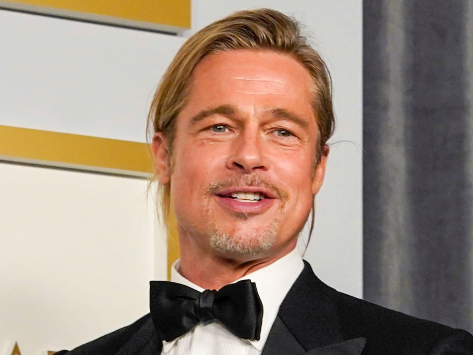 S-au încins spiritele la Oscar! Cine este actrița care a flirtat cu Brad Pitt la gala din acest an?