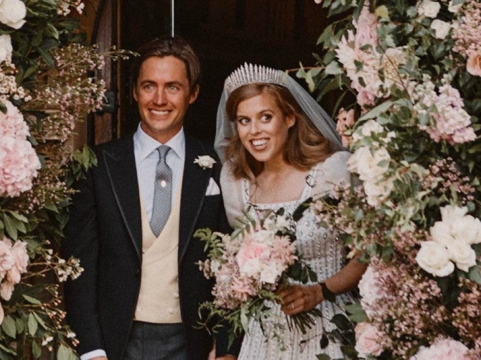 FOTO | Nuntă regală pe timp de pandemie. Prințesa Beatrice s-a căsătorit în secret cu Edoardo Mapelli Mozzi