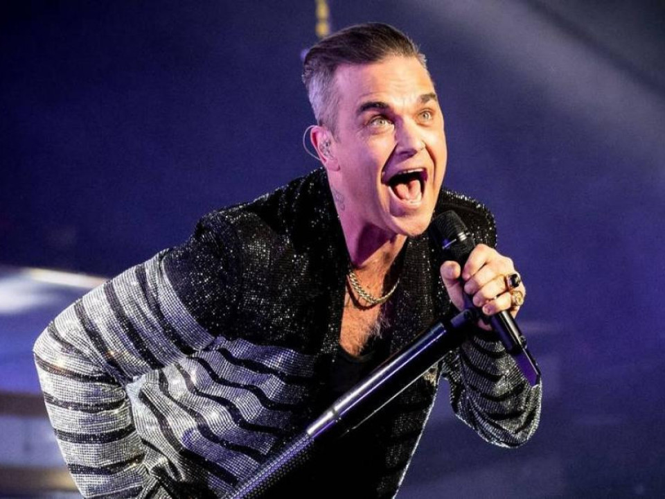 Look fresh, de vară! Robbie Williams a trecut în tabăra chelioșilor, după ce s-a lăsat pe mâna soției