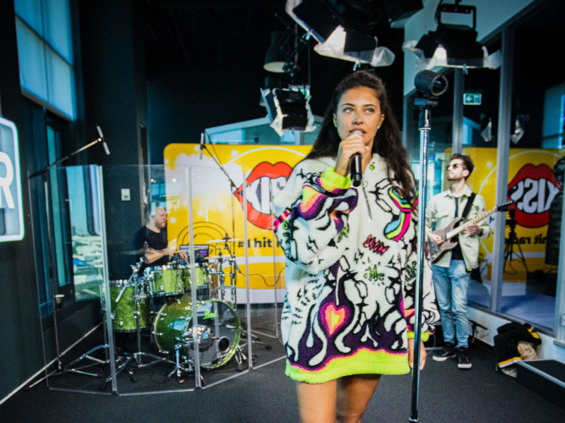 Antonia a cântat LIVE la Kiss FM noul ei single „Îmi placi tu”