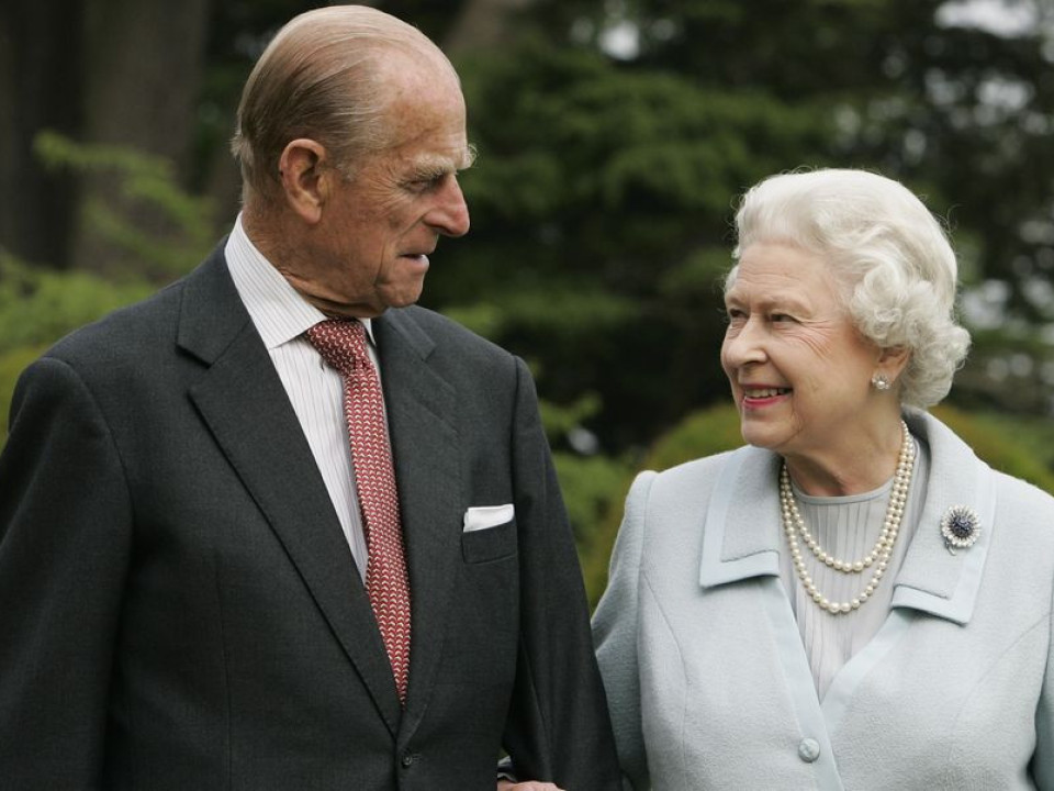 Povestea de dragoste impresionantă dintre Prințul Philip și Regina Elisabeta a II-a. Ea l-a iubit încă de când avea 13 ani!
