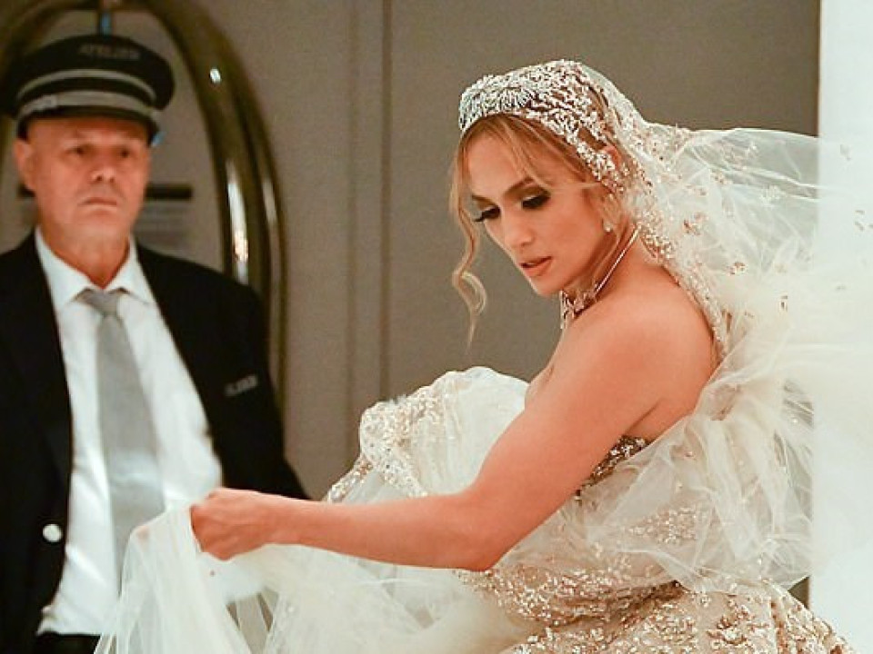 Jennifer Lopez, surprinsă în rochie de mireasă pe străzile din New York