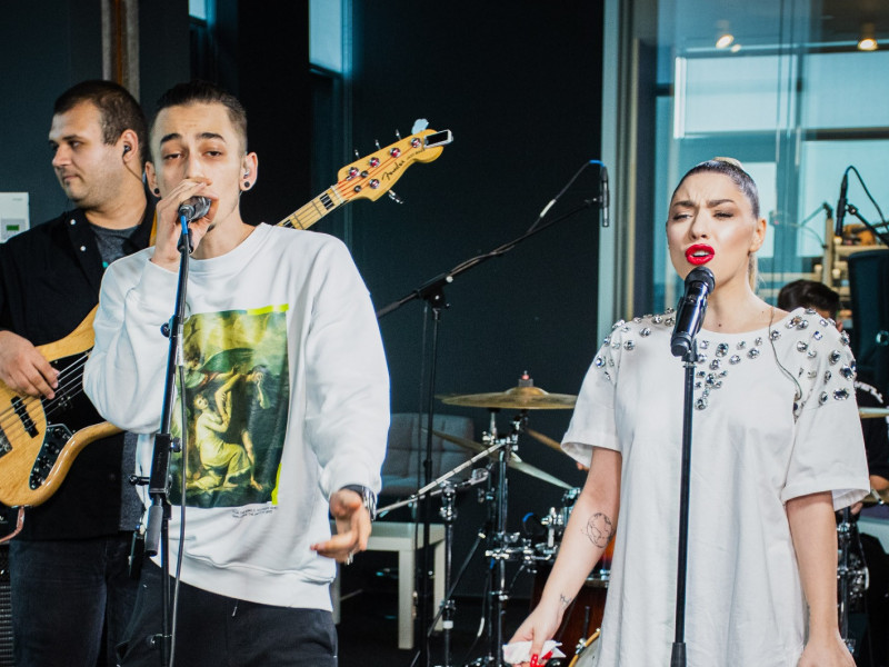 Jo și Juno au cântat live la Kiss FM noul lor single „Mă mai ia”