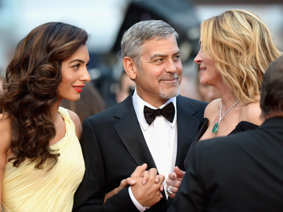 Probleme în paradis. Amal Clooney, geloasă pe Julia Roberts! Începe un nou scandal la Hollywood?