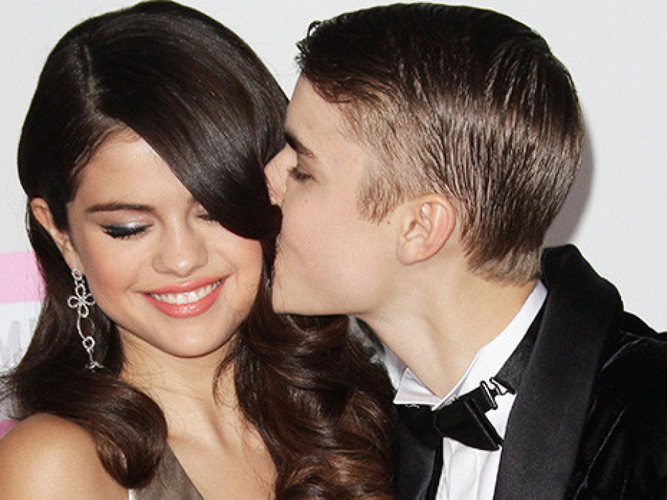 Ce urare i-a facut Selena Gomez lui Justin Bieber de ziua lui