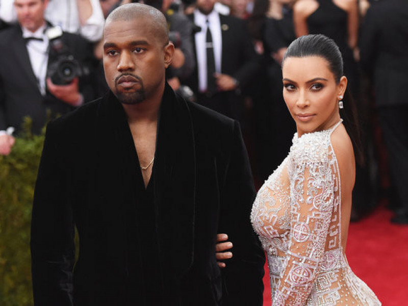 Ce părere are Kanye West despre pozele sexy pe care le postează Kim Kardashian
