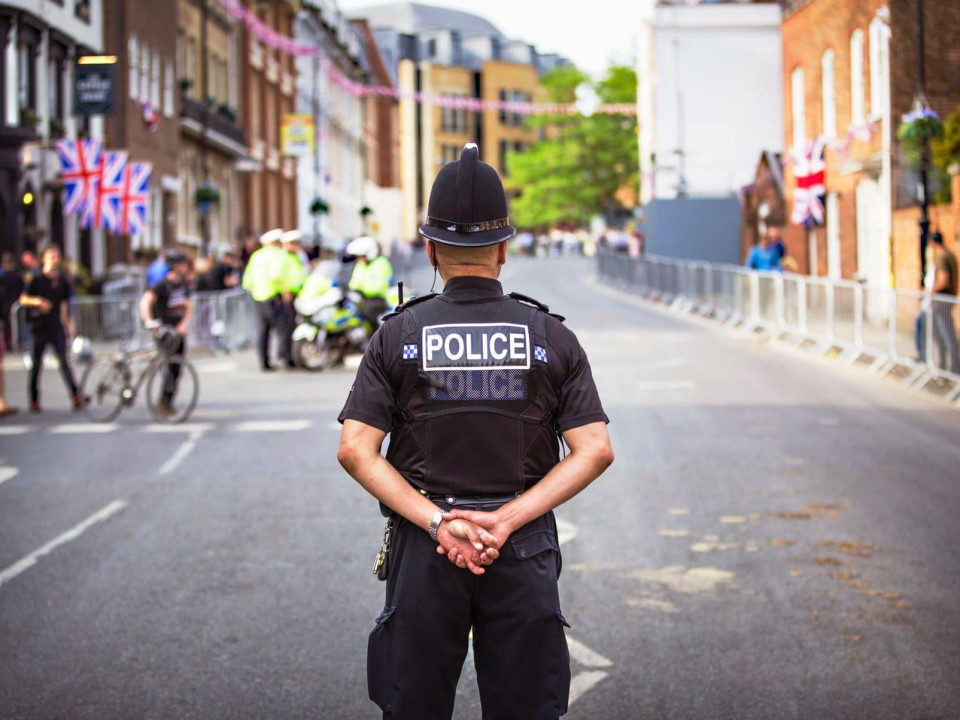 FOTO | Un polițist britanic a fost concediat după ce a mâncat șapte porții de mic dejun!