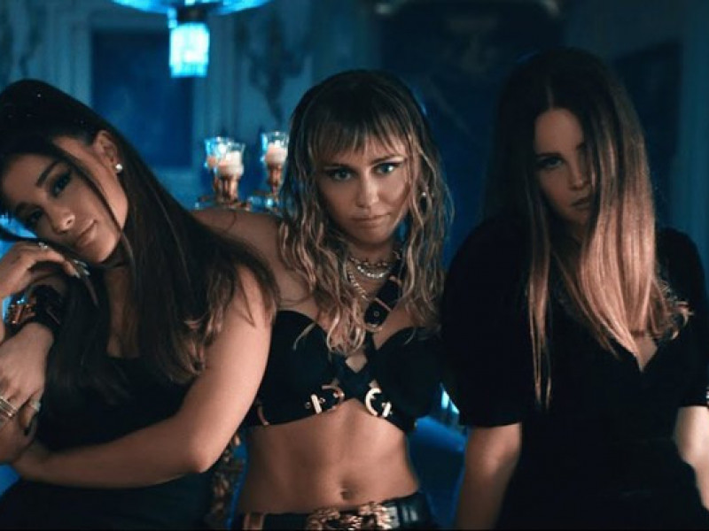 Ariana Grande, Miley Cyrus și Lana Del Rey au lansat cel mai sexy videoclip al toamnei