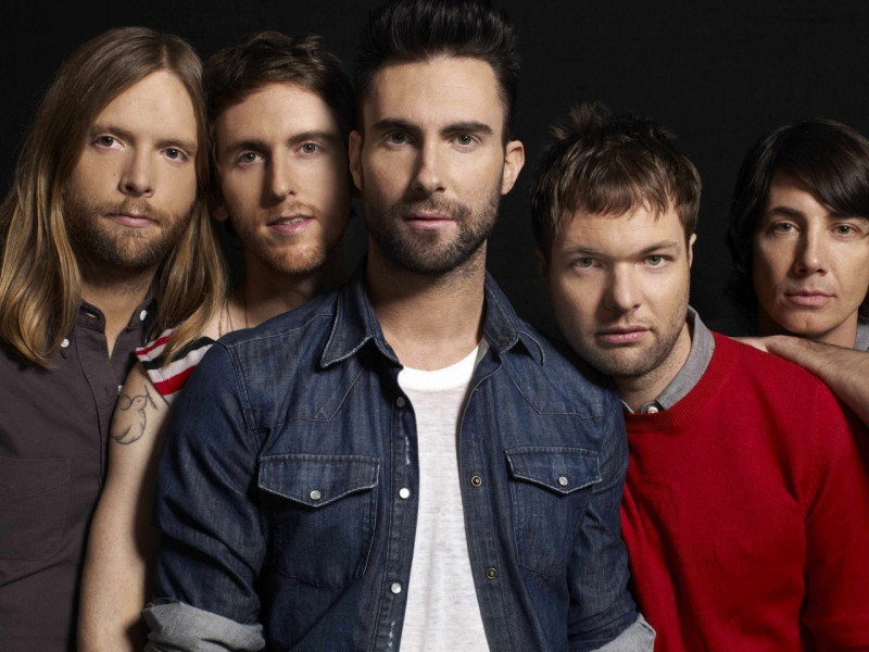 Băieții de la Maroon 5 au cântat deghizați la metrou