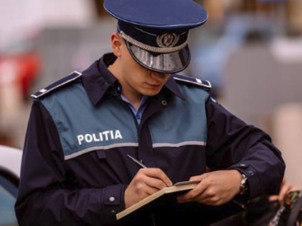Un polițist din București a ratat un apel de urgență pentru că era la salonul de cosmetică