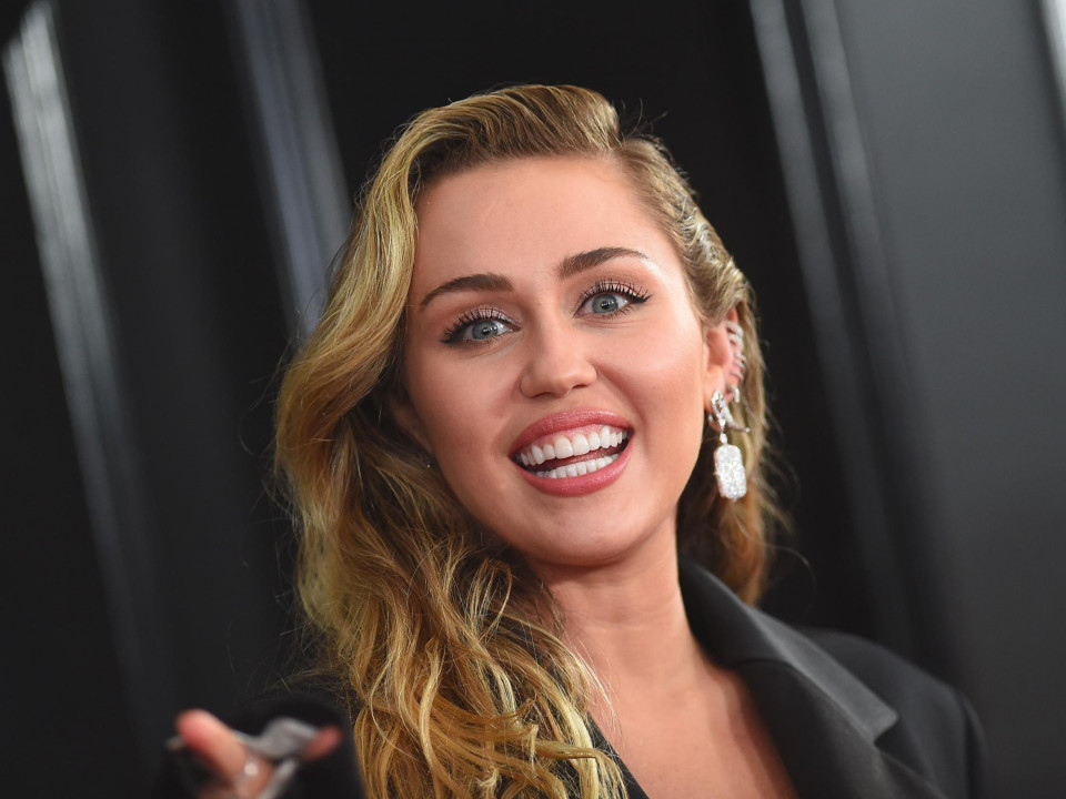 Miley Cyrus are deja un nou iubit?! Alături de cine a fost surprinsă artista!