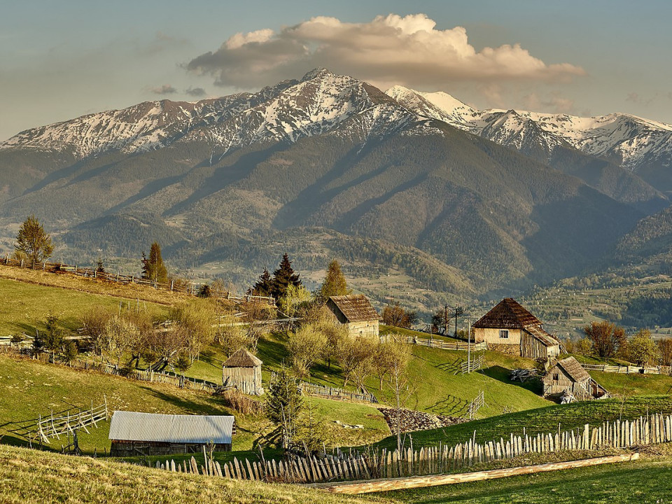 Localitatea din România în care primarul le oferă teren gratuit celor care vor să construiască pensiuni