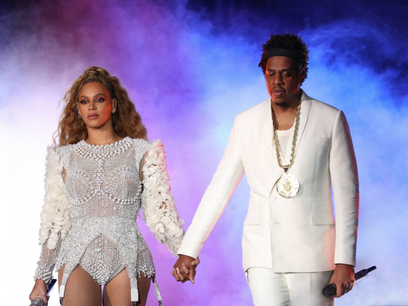 Beyonce și Jay-Z, alergați de un fan în timpul unui concert