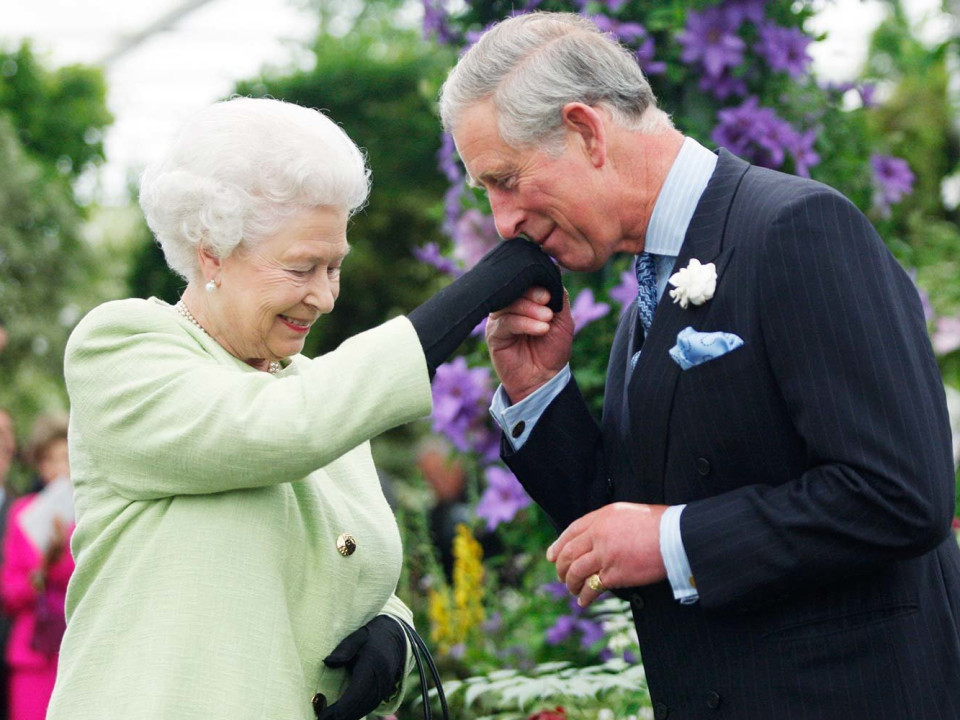VIDEO | Regina Marii Britanii și-a dat ochii peste cap în timpul discursului susținut de Prințul Charles. Iată motivul!