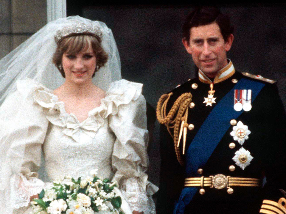 Ce scria pe biletul pe care Prințul Charles i l-a dat Prințesei Diana cu o seară înainte de nuntă!
