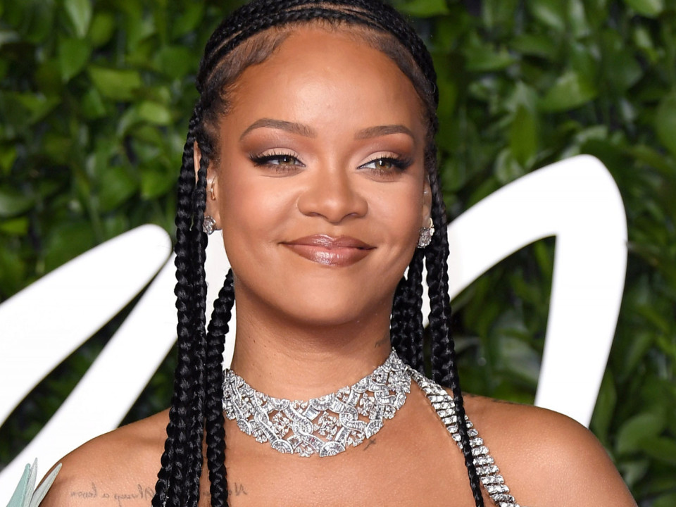 VIDEO | Rihanna și-a găsit o nouă sosie pe TikTok. Poți crede că sunt surori gemene!