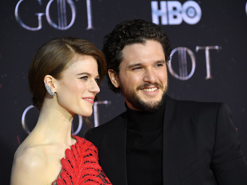 Vine barza pentru starurile din „Game of Thrones”! Kit Harington și Rose Leslie vor deveni părinți!