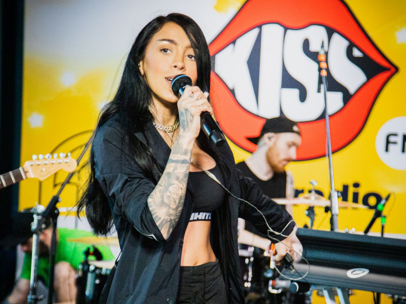 Ruby a cântat live la Kiss FM noul ei single „Te sun Yo”, compus de Connect-R