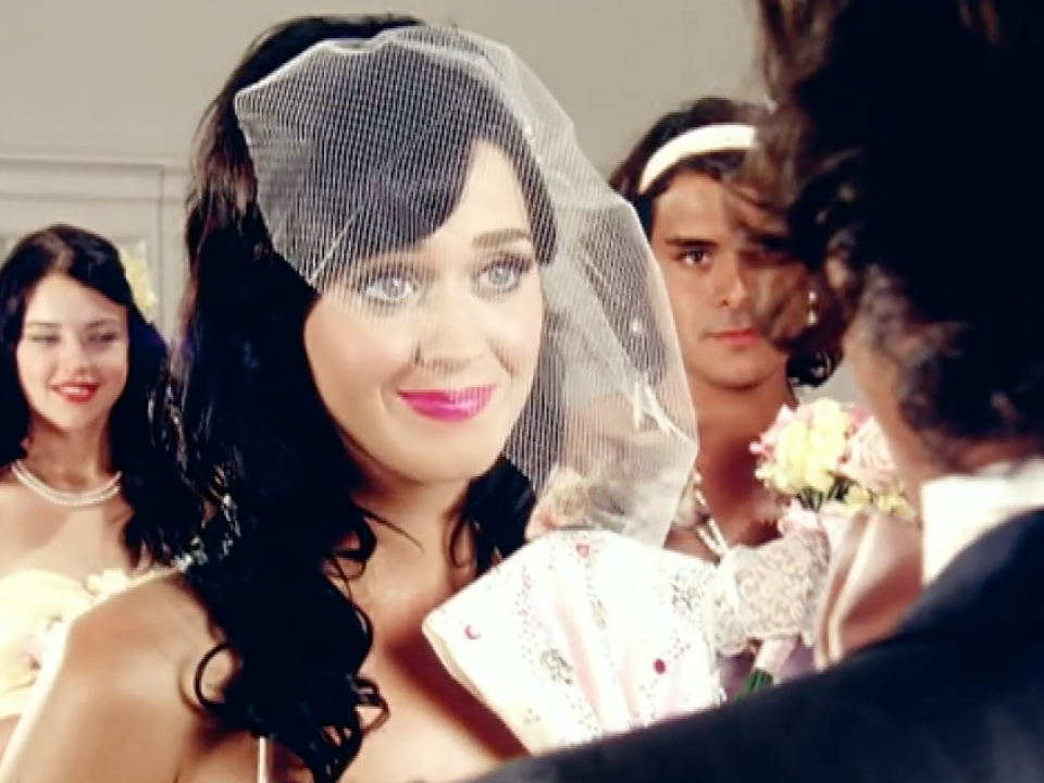 VIDEO | Katy Perry a prins buchetul! Oare se mărită din nou? 