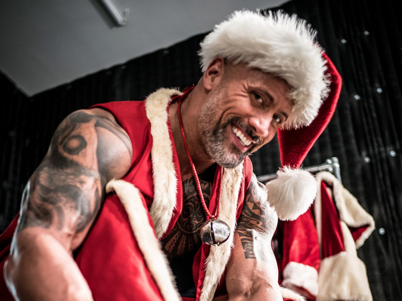 VIDEO | Dwayne „The Rock” Johnson, surpriză de proporții pentru un tată văduv. Actorul a îmbrăcat costumul lui Moș Crăciun!