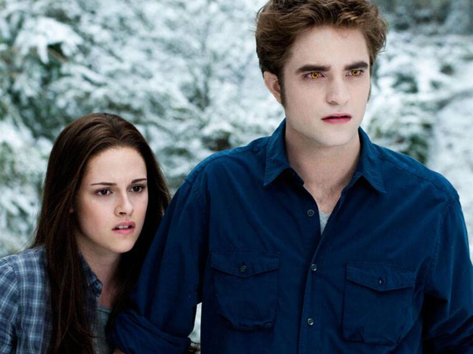Vești bune pentru fanii Twilight. Scriitoarea Stephenie Meyer va lansa un nou roman despre vampirul Edward Cullen