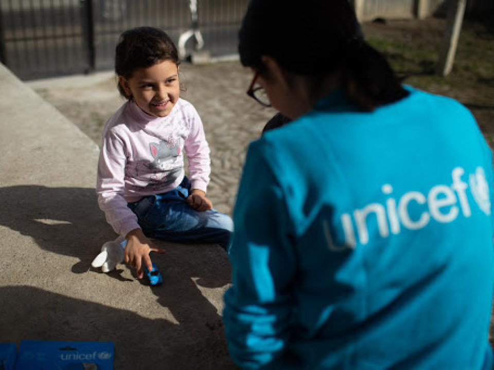 UNICEF și Poșta Română, parteneriat pentru distribuirea de materiale informative pentru prevenirea răspândirii COVID-19