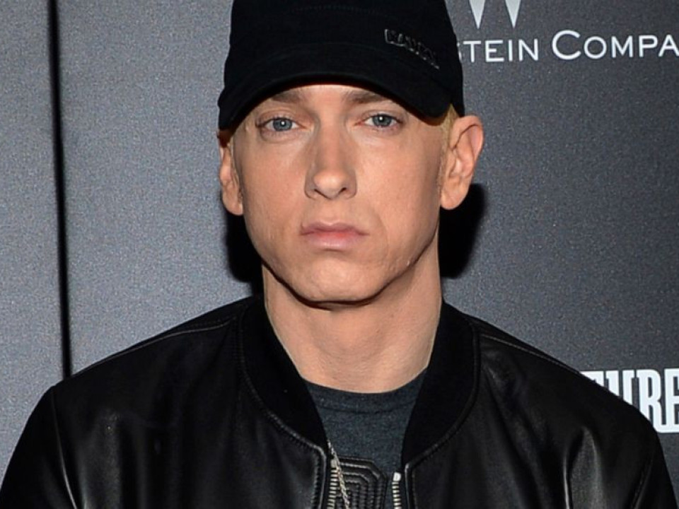 Eminem și-a publicat numărul de telefon pe internet și așteaptă să îl suni!