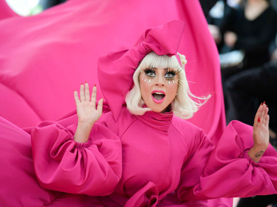 Rochia din carne e istorie! Noua apariție a lui Lady Gaga face înconjurul internetului