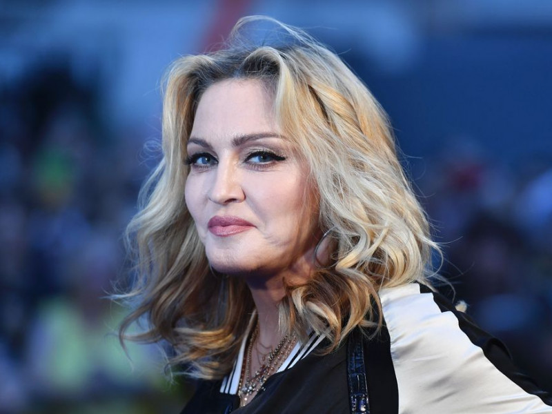Imagini interzise minorilor! Madonna nu se lasă nici la 63 de ani: : „Eşti penibilă. Copiii tăi ce spun despre tine?”