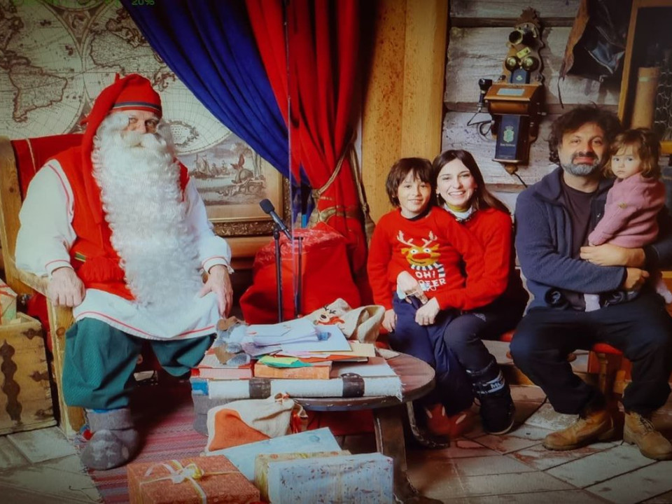 Dana Rogoz și familia, vacanţă de poveste în țara lui Moș Crăciun. Imagini de vis din Laponia!